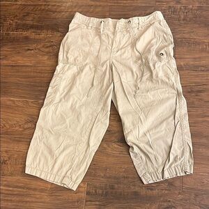 Women’s Basic Editions Khaki Capris, Sz M